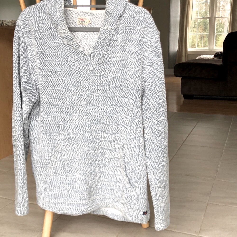Men’s Faherty Whitewater Hoodie. Size Medium.